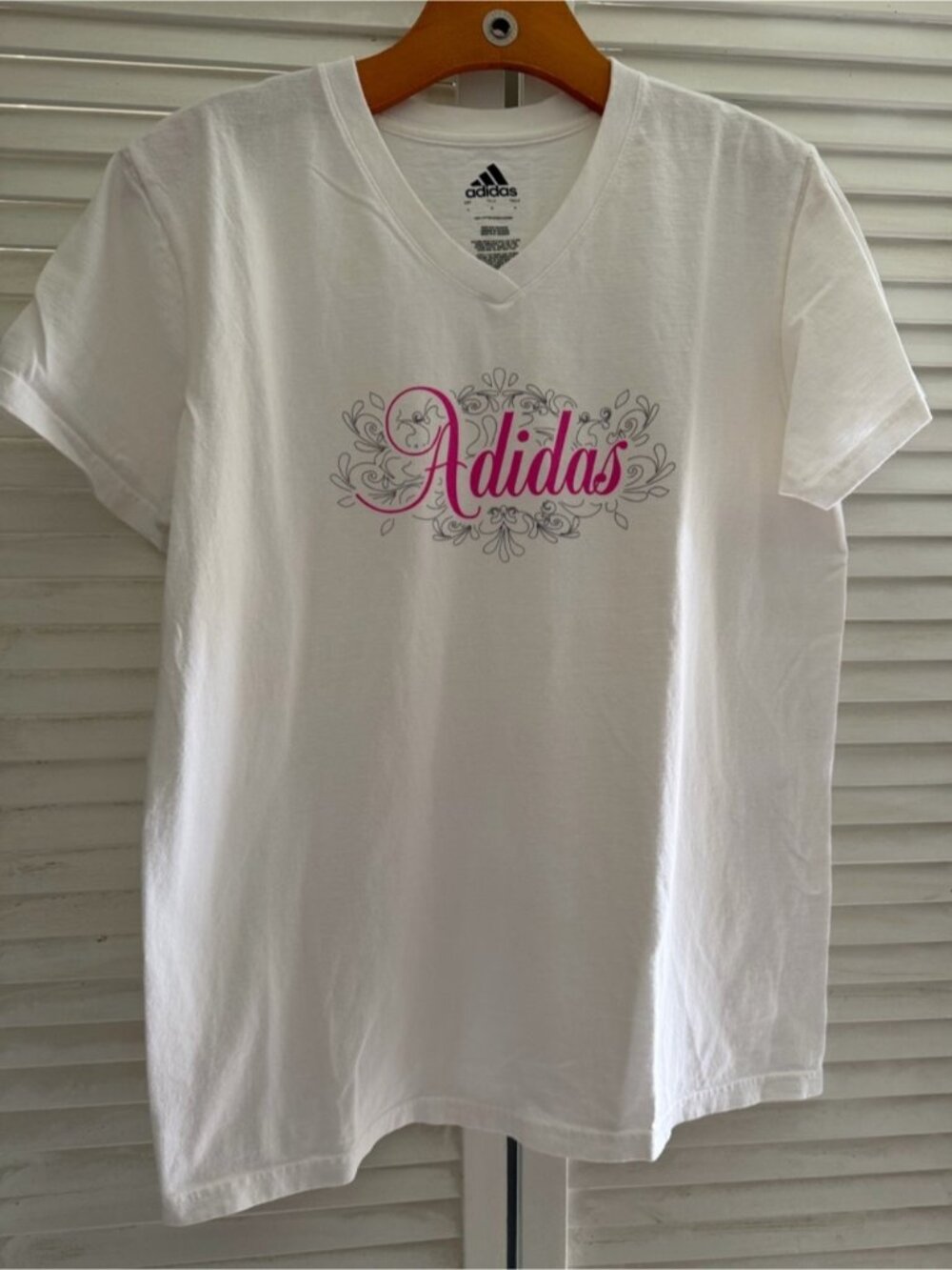 White V Pink Logo Women’s Size Large
